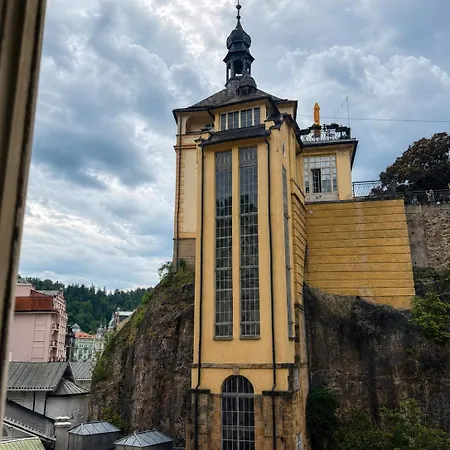 Central Karlovy Vary Apartment *