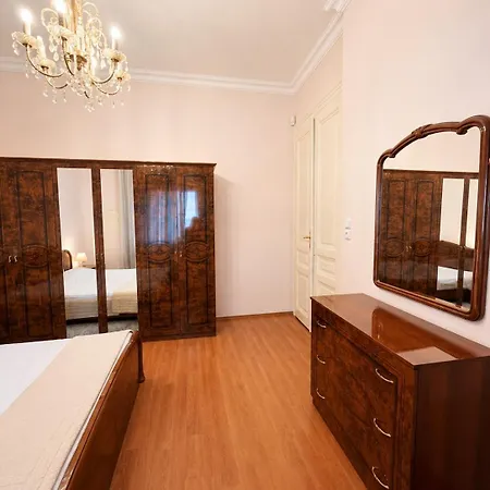 Central Karlovy Vary Apartment *